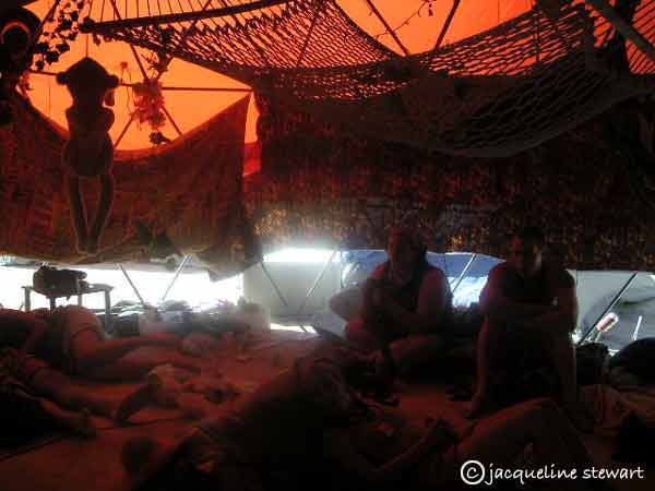 600x450 pixels (21K)