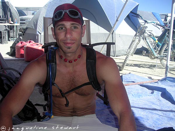 600x450 pixels (60K)