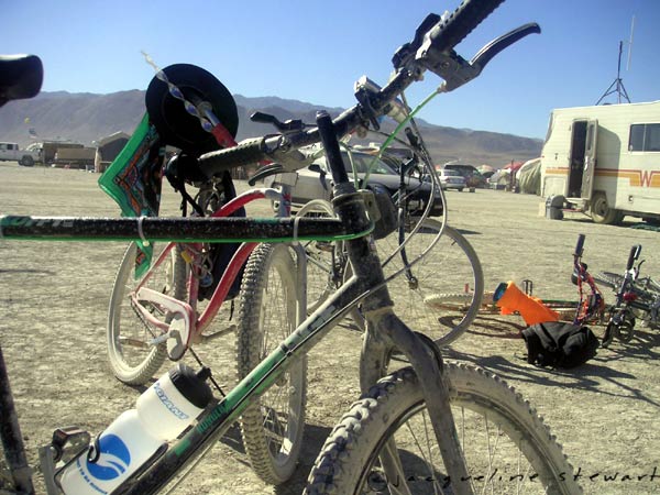 600x450 pixels (67K)