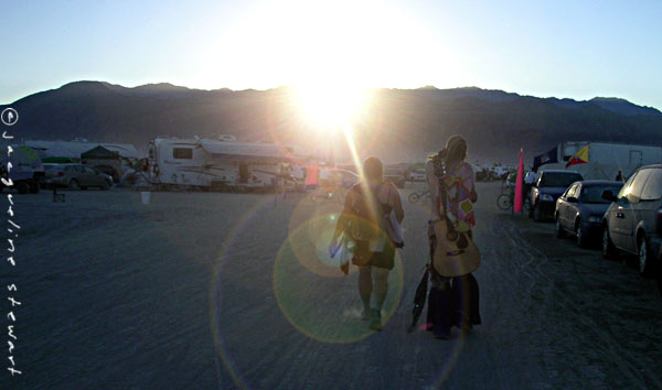 600x354 pixels (32K)