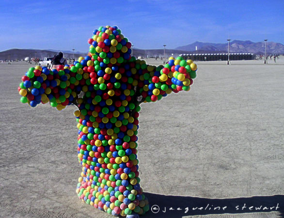 586x450 pixels (70K)