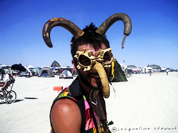 600x450 pixels (59K)