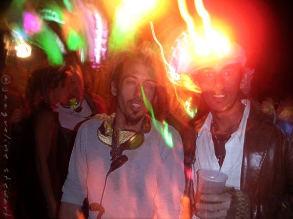 600x450 pixels (38K)