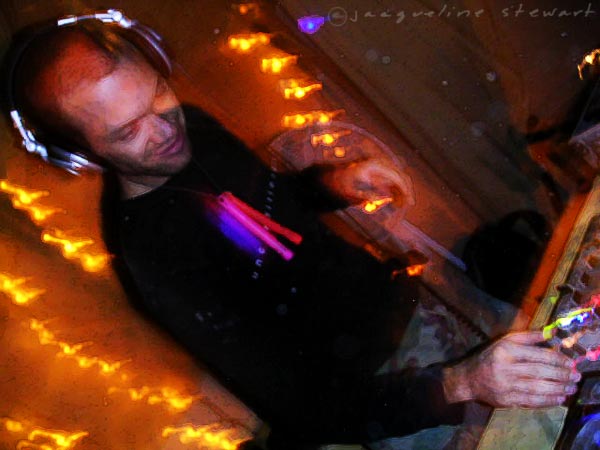 600x450 pixels (41K)