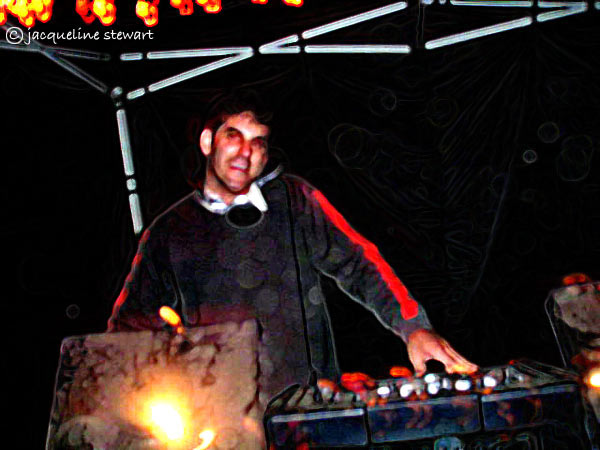 600x450 pixels (54K)