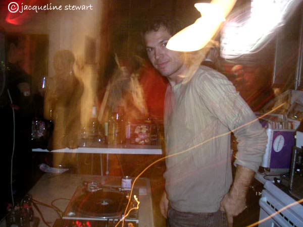 600x450 pixels (33K)