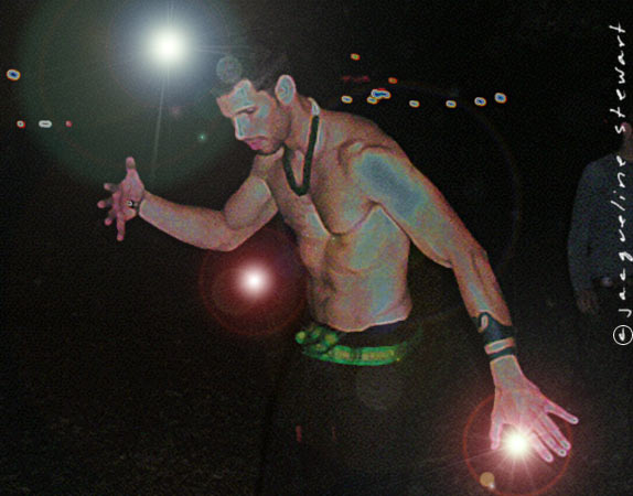 574x450 pixels (43K)
