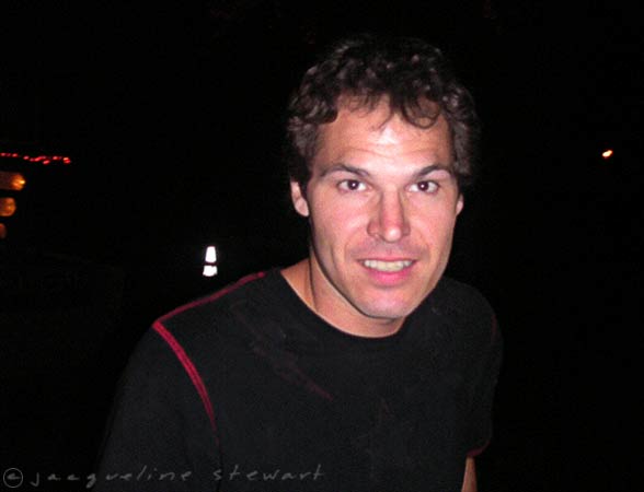 588x450 pixels (15K)