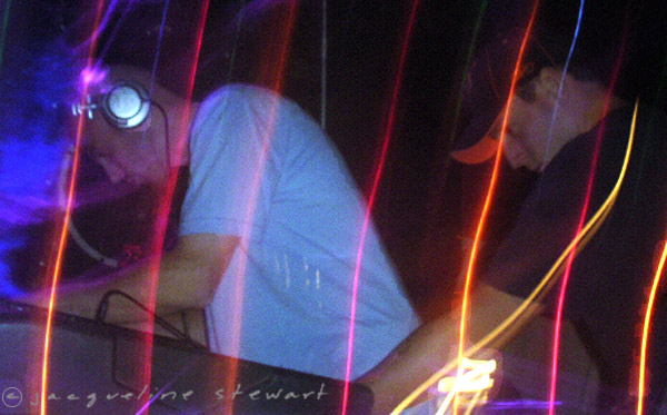 600x373 pixels (74K)