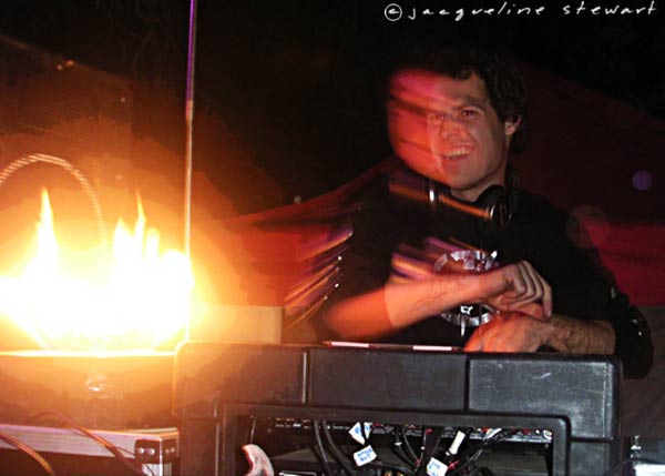 600x429 pixels (29K)