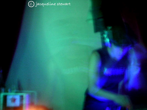 600x450 pixels (33K)