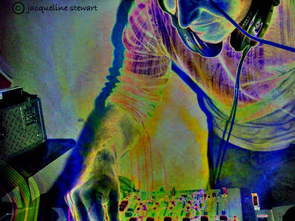 600x450 pixels (52K)