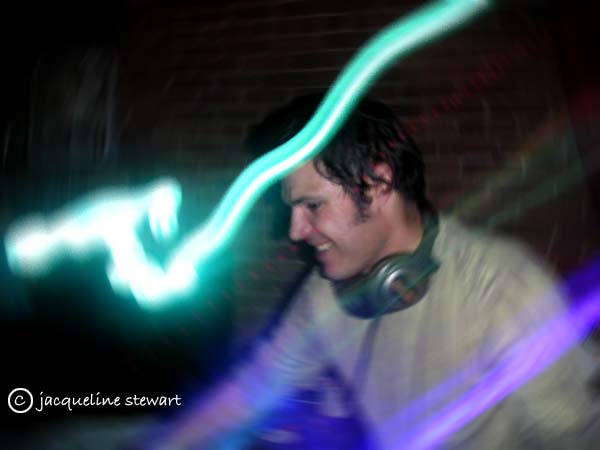 600x450 pixels (22K)