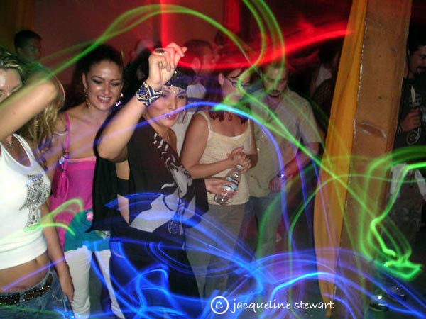 600x450 pixels (53K)