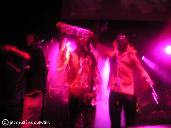 600x450 pixels (41K)