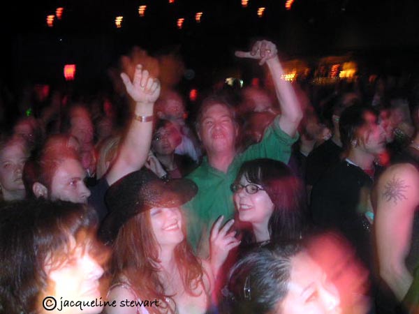 600x450 pixels (34K)