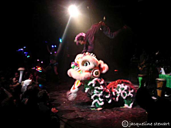 600x450 pixels (25K)