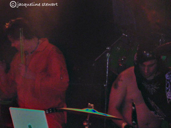 600x450 pixels (37K)