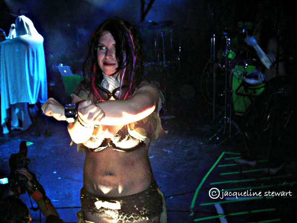 600x450 pixels (31K)