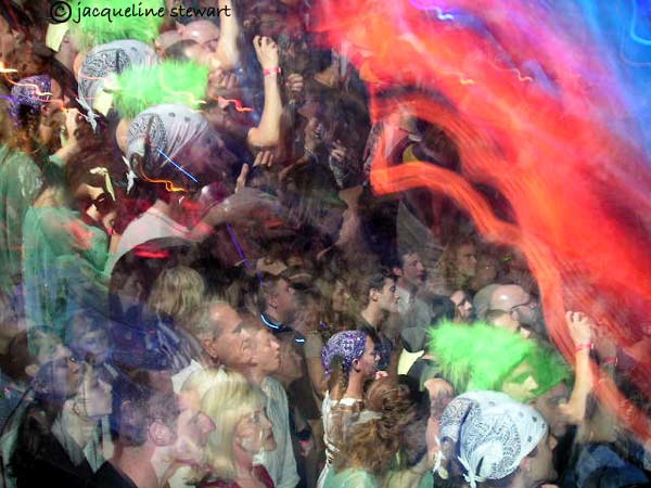 600x450 pixels (46K)