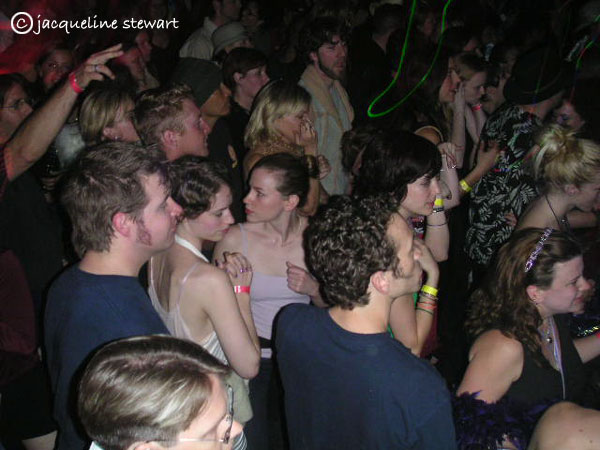 600x450 pixels (58K)