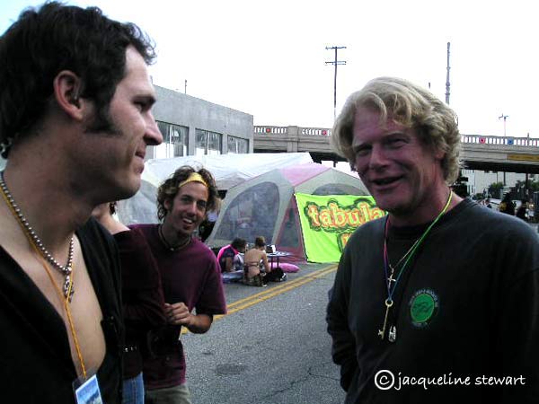 600x450 pixels (37K)