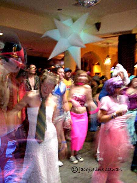 450x600 pixels (36K)