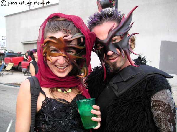 600x450 pixels (37K)