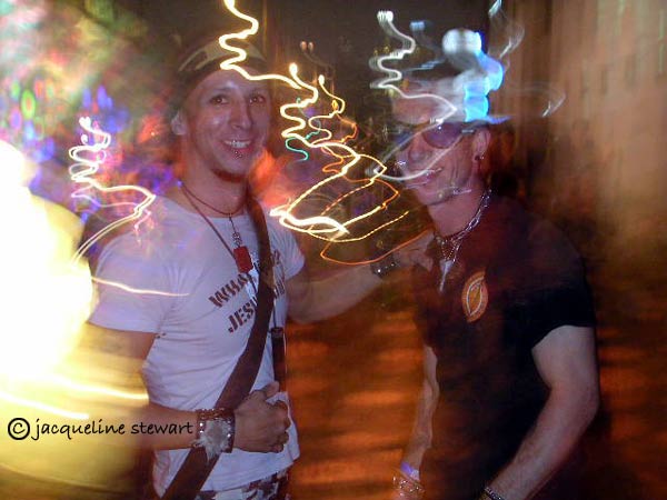 600x450 pixels (41K)