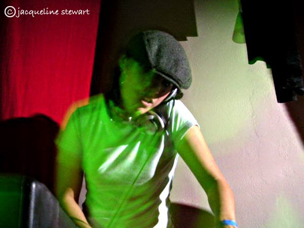 600x450 pixels (32K)