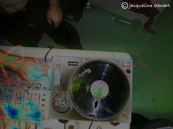 600x450 pixels (27K)