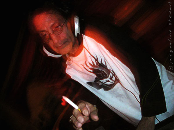 600x450 pixels (44K)