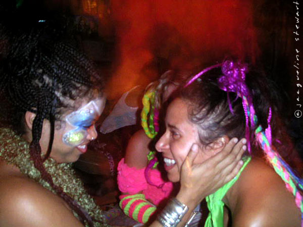 600x450 pixels (56K)