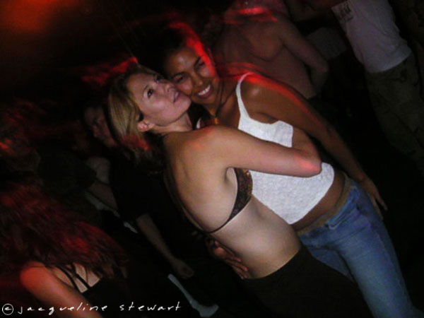 600x450 pixels (39K)