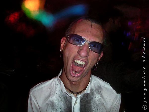 600x450 pixels (39K)