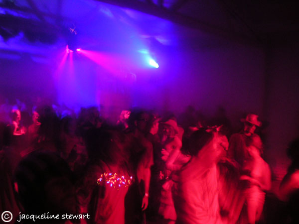 600x450 pixels (38K)