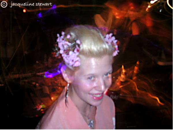 600x450 pixels (23K)