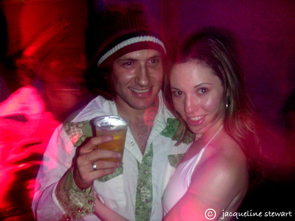 600x450 pixels (51K)