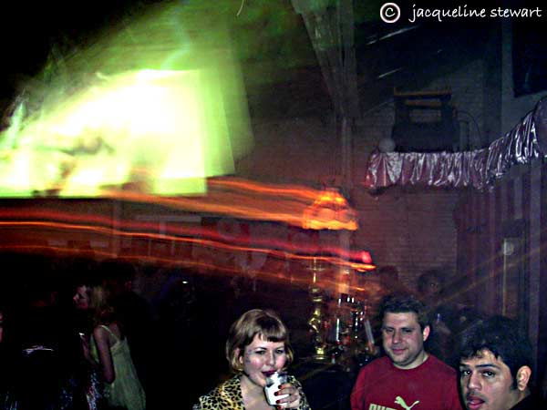 600x450 pixels (30K)