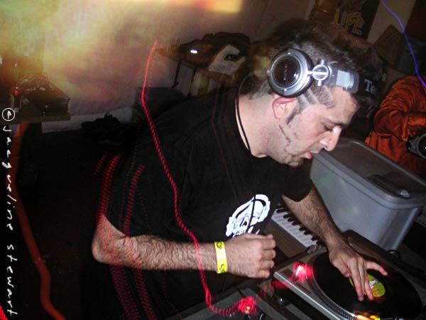 600x450 pixels (38K)