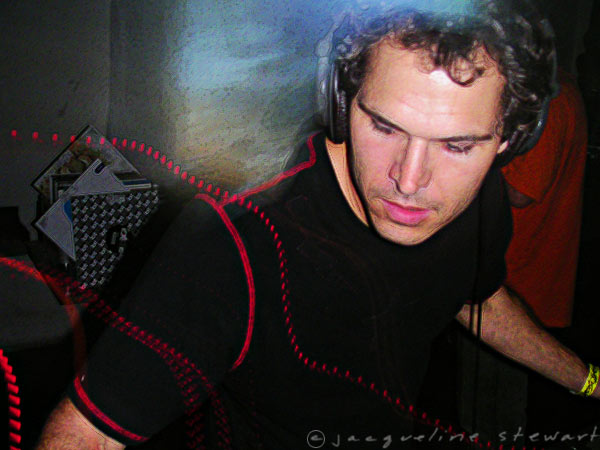 600x450 pixels (54K)