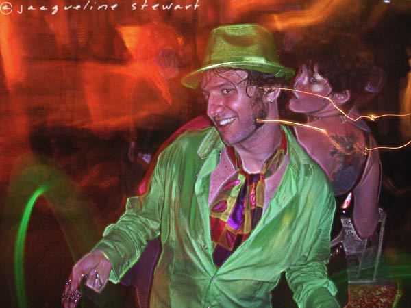 600x450 pixels (48K)