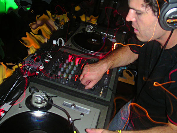 600x450 pixels (67K)