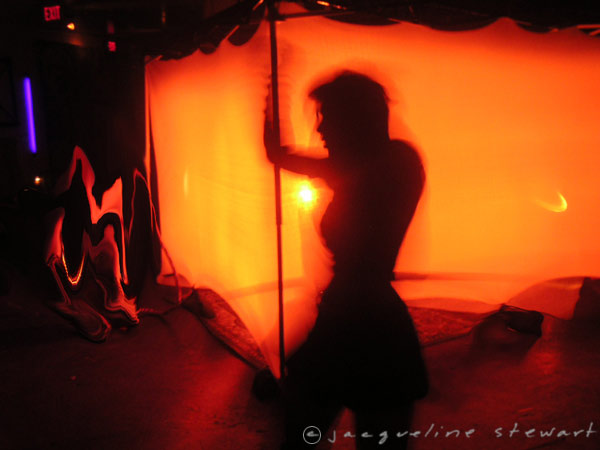 600x450 pixels (44K)