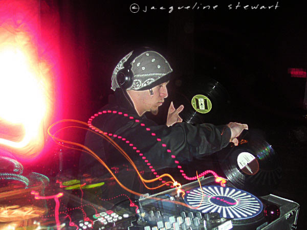 600x450 pixels (60K)