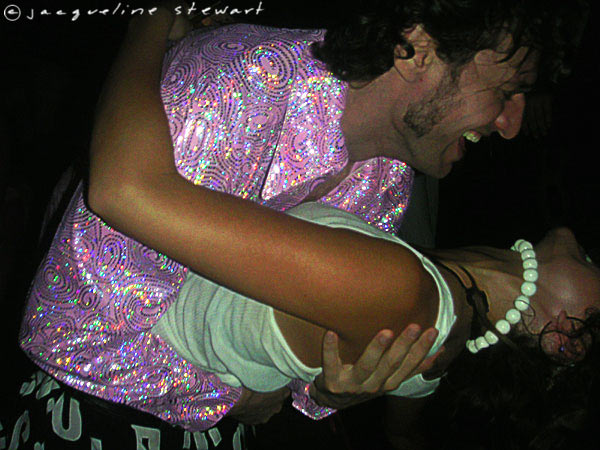 600x450 pixels (76K)