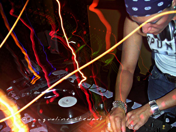 600x450 pixels (78K)