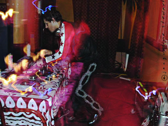 550x412 pixels (58K)