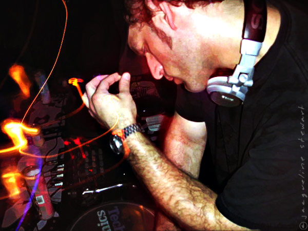 600x450 pixels (60K)