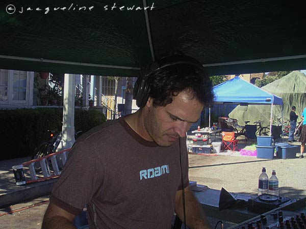 600x450 pixels (43K)